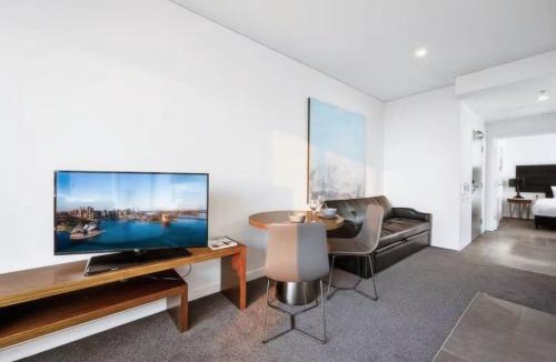 Chatswood CBD Apartment | Stylish 1BD Apt Near Chatswood Train Station