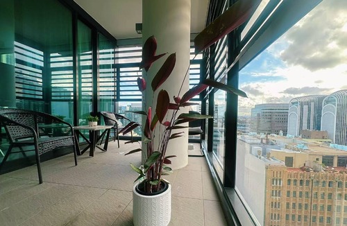Sydney Central Business District Apartment | Stylish 1BR suite with City-view & Balcony