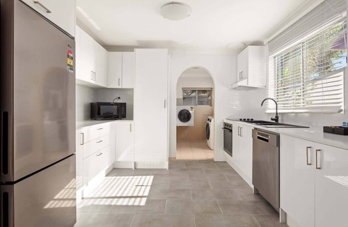 Leichhardt House | Stylish 2-Bed House with Parking