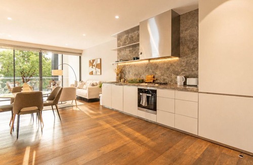 Double Bay Apartment | Stylish 2BR Apartment in Double Bay with Parking