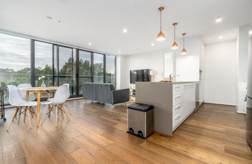 Phillip Apartment | Stylish 2BR Apt 5 mins to Canberra Hospital - Hosted by Canstay