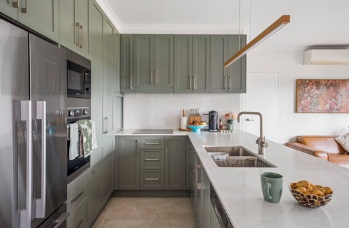 Surry Hills Apartment | Stylish 3BR | City and Park Views, Pool, Sauna, Gym, 2 Free Parking Spaces