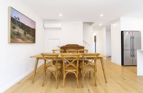Garran House | Stylish 3BR Home Near Woden, Hospital and Buzz Hub