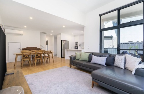 Garran House | Stylish 3BR Home Near Woden, Hospital and Buzz Hub