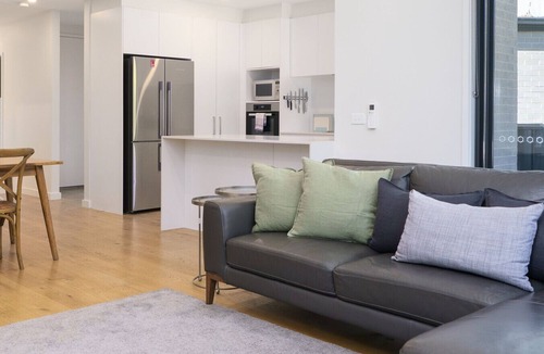 Garran House | Stylish 3BR Home Near Woden, Hospital and Buzz Hub