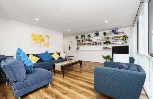 Hawker House | Stylish 3BR in Hawker - Colorful and Renovated - Hosted by CanStay