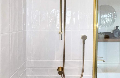 Elizabeth Bay Apartment | Stylish and Quiet Retro 1BR near the Harbour & CBD