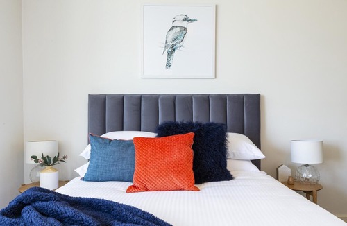 Wolli Creek Apartment | Stylish apartment minutes from city and airport