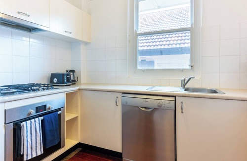 Edgecliff Apartment | Stylish Art Deco 2 Bed Apt in Edgecliff