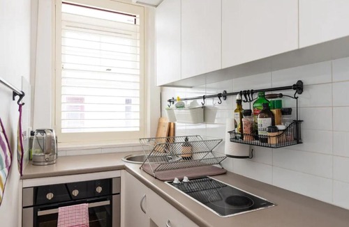 Kings Cross Apartment | Stylish Art Deco Studio In Rushcutters Bay