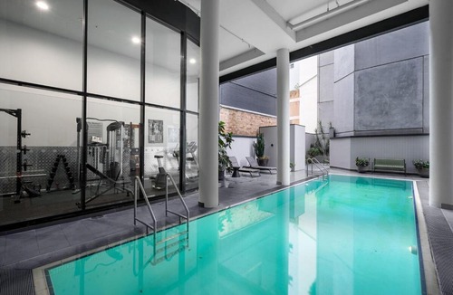 Surry Hills Apartment | Stylish CBD Surry Hills Apt with Pool, Gym and Two Monitor Ergonomic Chair Workstation