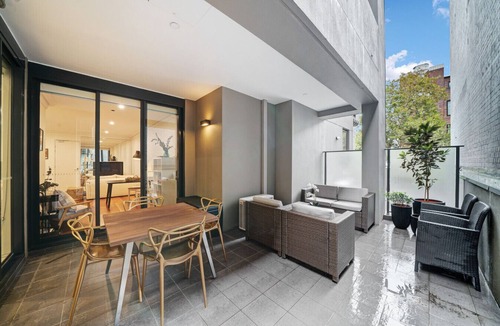 Kings Cross Apartment | Stylish City Escape with Private Courtyard