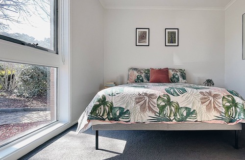 Kaleen House | Stylish, Comfy Family Home & Pet Friendly with Large Garden
