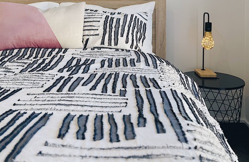Kaleen House | Stylish, Comfy Family Home & Pet Friendly with Large Garden