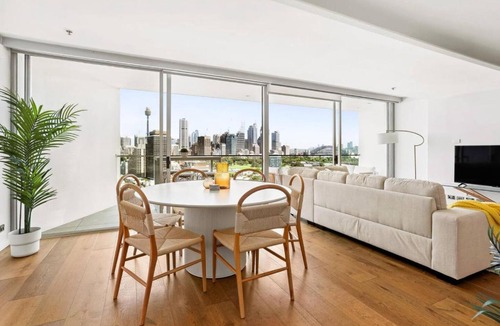 Darlinghurst Apartment | Stylish Double Storey Apt and Harbour Bridge Views