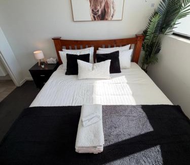 Homebush Hotel | Stylish Escape near DFO and Sydney Olympic Park