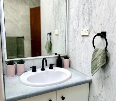 Birchgrove Apartment | Stylish home - Harbour Bridge views