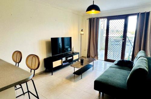 Birchgrove Apartment | Stylish home - Harbour Bridge views