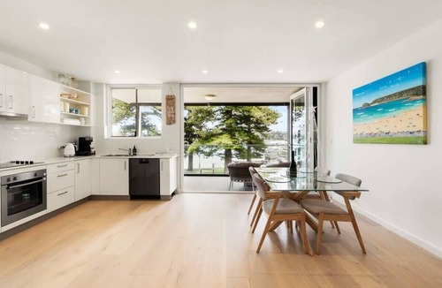 Manly Apartment | Stylish Manly Apartment with Harbour Views