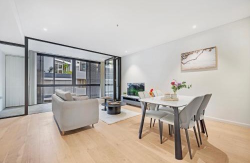 St. Leonards Apartment | Stylish Retreat Central & Convenient at St Leonards
