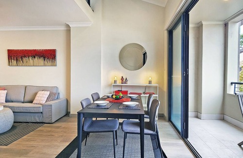 Surry Hills Apartment | Stylish Split-Level Penthouse Loft + Parking