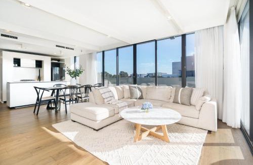 Kingston Apartment | Sub-Penthouse with Lake Views, Kingston Foreshore - Hosted by Canstay