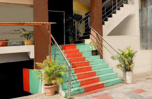 Benz Circle House | Suite Hotel Akshaya Elite