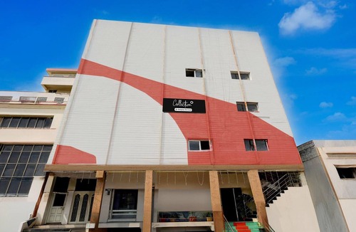 Benz Circle House | Suite Hotel Akshaya Elite