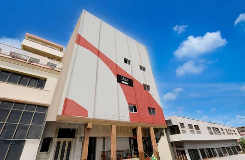 Benz Circle House | Suite Hotel Akshaya Elite