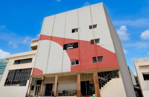 Benz Circle House | Suite Hotel Akshaya Elite