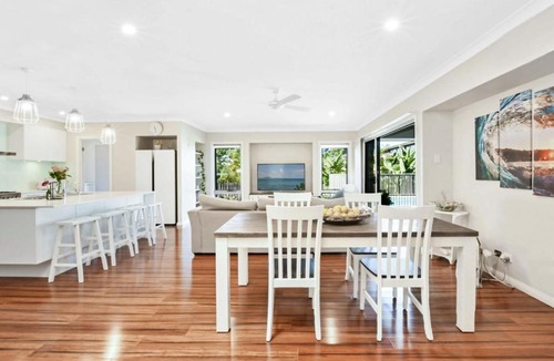 Smiths Lake House | Sun Daze at Smithies