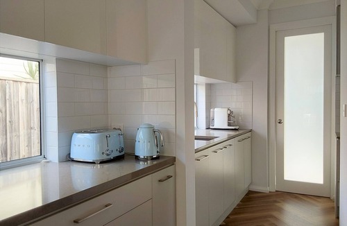 Catherine Hill Bay House | "Sundaze" - Luxury Holiday Home