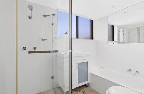 The Entrance Apartment | Sundowner Apartment 10