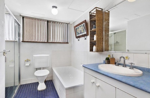 The Entrance Apartment | Sundowner Apartment 2 - Take in the Views