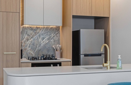 Dickson Apartment | Sunlit 2BR Apartment | 7 minutes to Tram | Parking