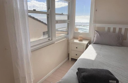 Cronulla Apartment | Sunny Apt on The Esplanade