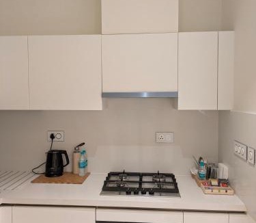 Bengaluru Apartment | Sunrise View Leela luxury studio with Sauna