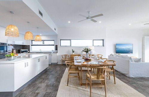 Soldiers Point House | Sunset Jewel - 7a Cromarty Road, Soldiers Point - Ocean Views, Linen, AIR CON & Wi-Fi