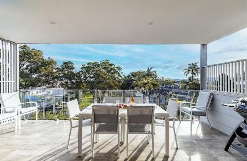 Soldiers Point House | Sunset Jewel - 7a Cromarty Road, Soldiers Point - Ocean Views, Breathtaking Sunsets, Linen, AIR CON & Wi-Fi