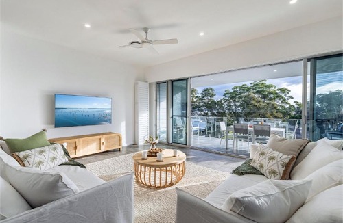 Soldiers Point House | Sunset Jewel - 7a Cromarty Road, Soldiers Point - Ocean Views, Breathtaking Sunsets, Linen, AIR CON & Wi-Fi