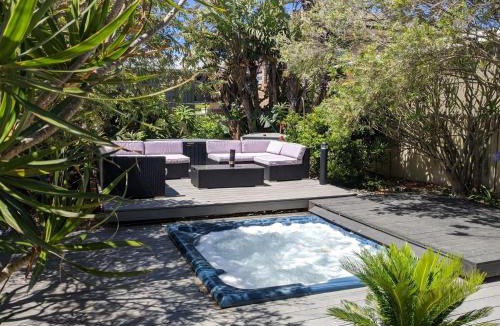 Anna Bay Apartment | Sunset on Birubi pet friendly air con water views WI-FI and outdoor spa