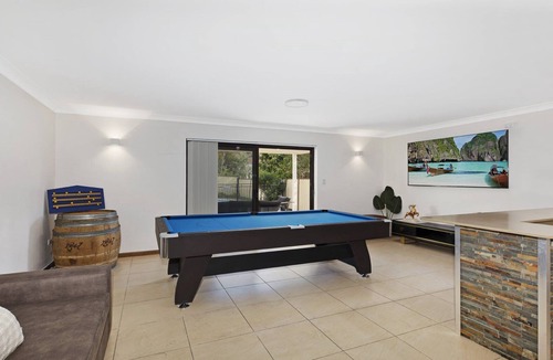 The Entrance House | SUNSET ON VIEW - COASTAL SETTING WITH POOL