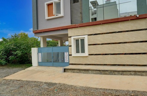 Electronics City House | Super Collection O Biocon Hebbagodi Metro