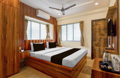 New Town Hotel | Super Collection O Newtown Bus Stand Formerly The Executive Suites