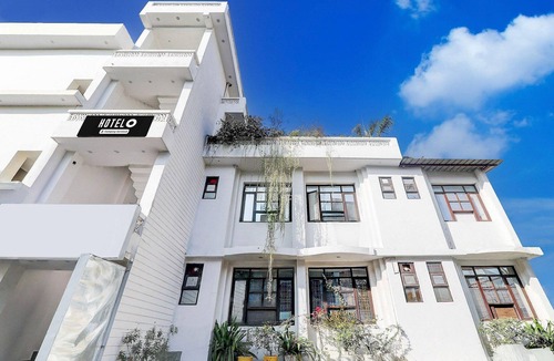 Indira Nagar House | Super Deluxe Room Munshipuliya Vibrant