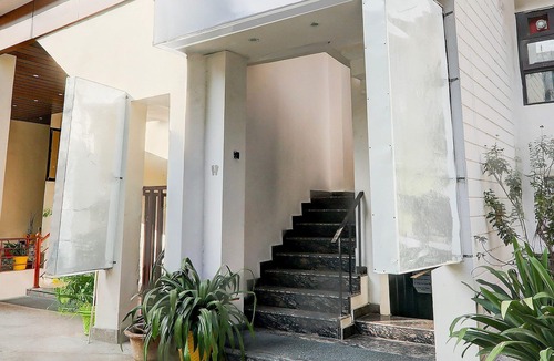 Indira Nagar House | Super Deluxe Room Vibrant Inn