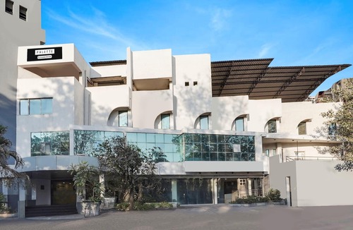 Adajan House | Super Deluxe Roompalette Country Club