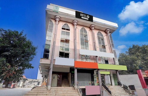 Vijayawada House | Super Hotel O Benz Circle Vijaywada