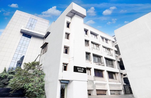 Bandra Kurla complex House | Super Hotel O BKC Santacruz East