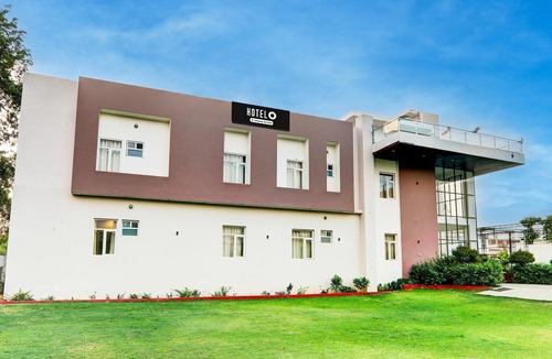 Mohangarh House | Super Hotel O Gomti Nagar Vigyan khand